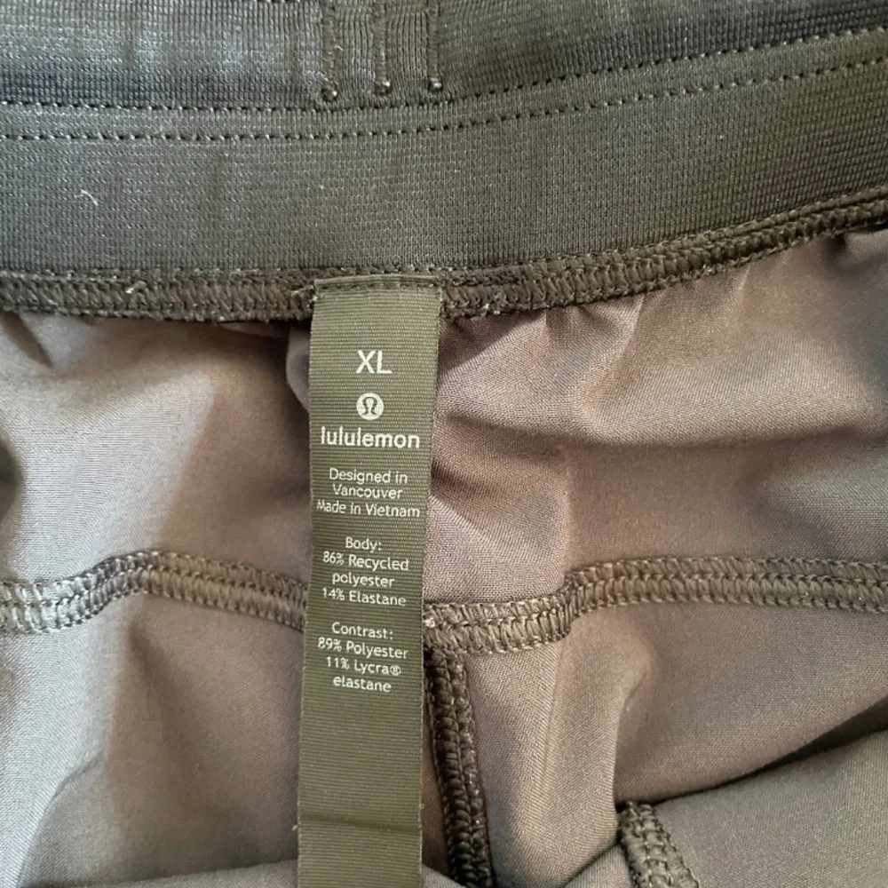 Lululemon T.H.E. Short 7” linerless XL - Heathered Black - Picture 3 of 5